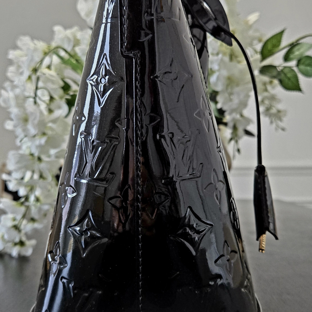 Louis Vuitton Monogram Vernis Lockit in Black Patent Leather Satchel - Picture 4 of 10